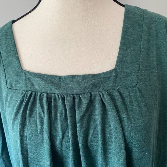 Beautiful long sleeve top - Picture 3 of 4